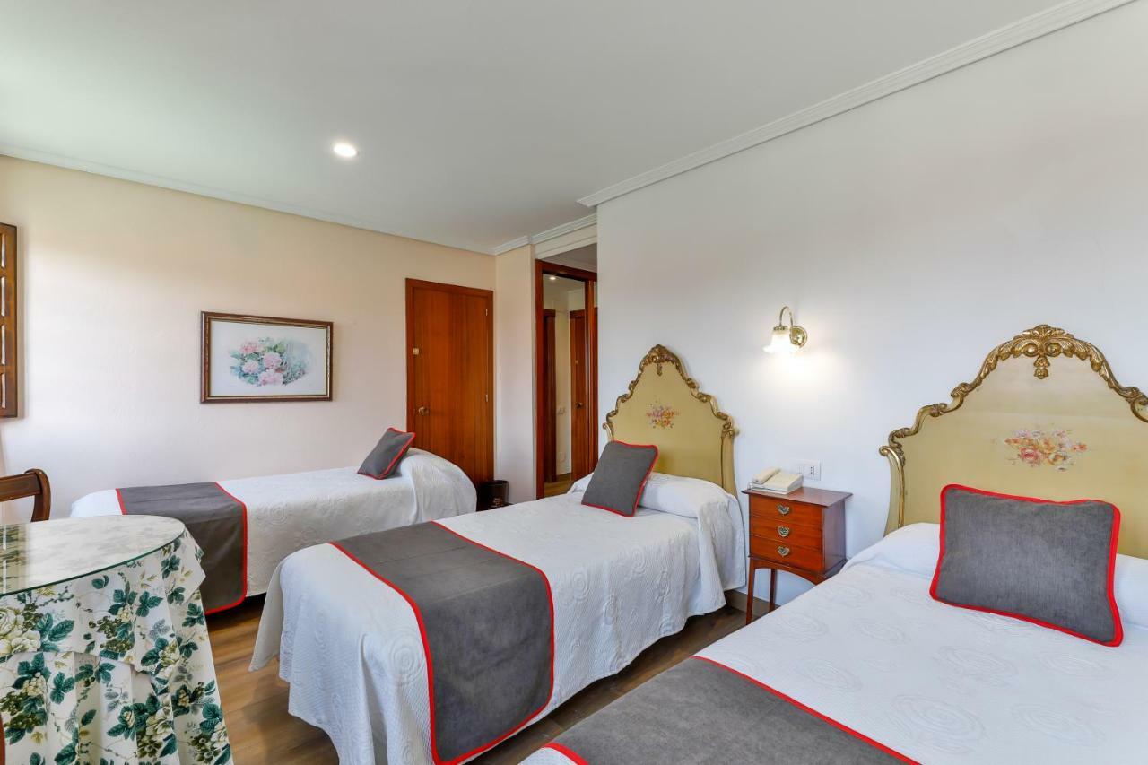 Hotel Santillana 3*